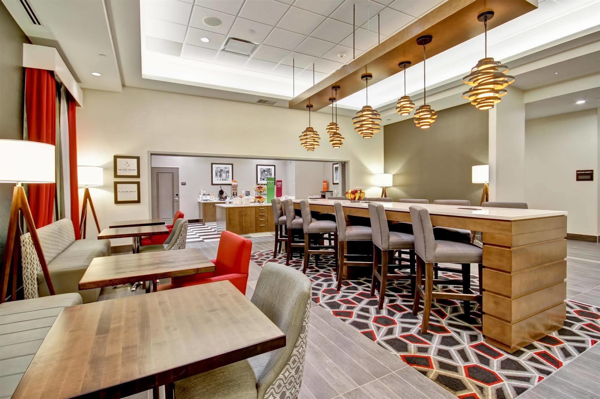 Hampton Inn & Suites By Hilton Grande Prairie Exteriér fotografie
