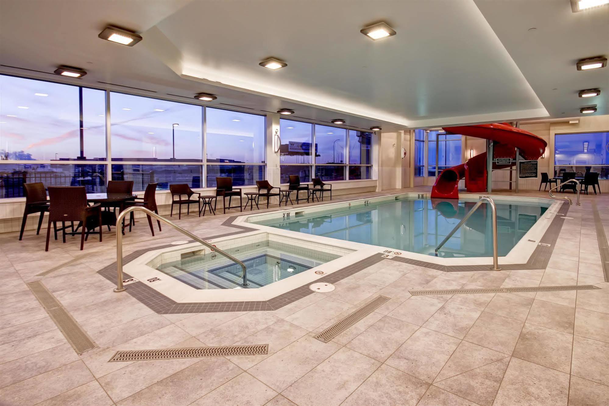 Hampton Inn & Suites By Hilton Grande Prairie Exteriér fotografie