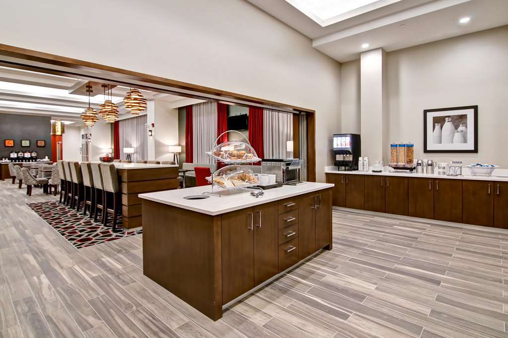 Hampton Inn & Suites By Hilton Grande Prairie Restaurace fotografie